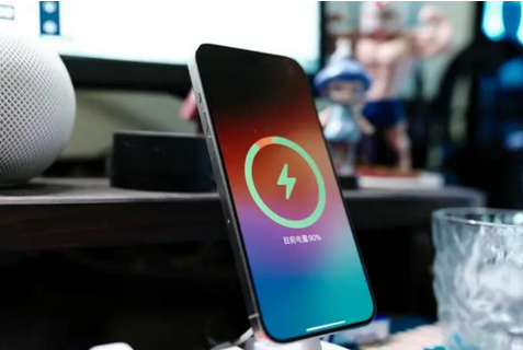 京山苹果15换屏服务分享用什么充电器给iPhone15充电更好 